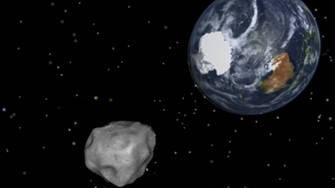 Die Gefahr sei allerdings gering, da der Asteroid normalerweise „sehr weit“ von der Erde entfernt ihre Bahn kreuze, sagt der Studien-Hauptautor. 