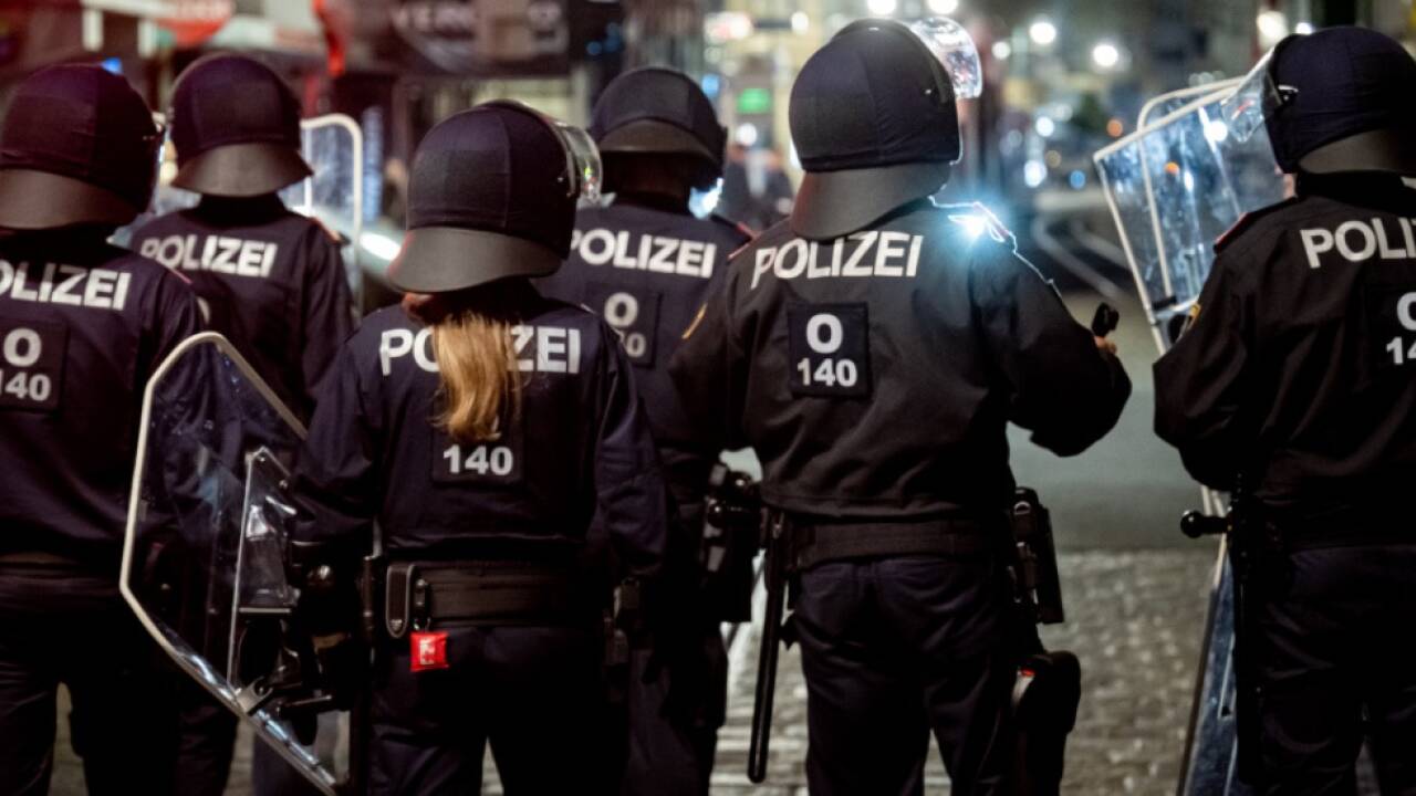 Ein Polizeieinsatz in der Linzer Innenstadt nachdem Jugendliche in der Halloween-Nacht auf Dienstag, 1. November 2022, auch mit pyrotechnischen Gegenständen für Unruhe gesorgt hatten. 