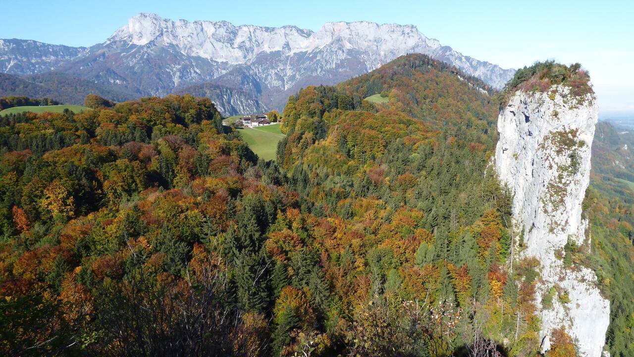 Der sagenhafte Blick vom Kleinen Barmstein Richtung Köppelschneid, zum Knollehen und zum Untersberg. 