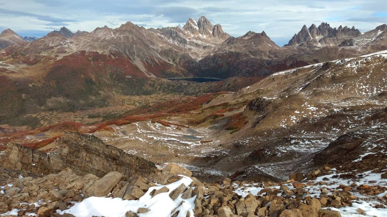 Die Insel ist geprägt von gebirgiger Landschaft. 