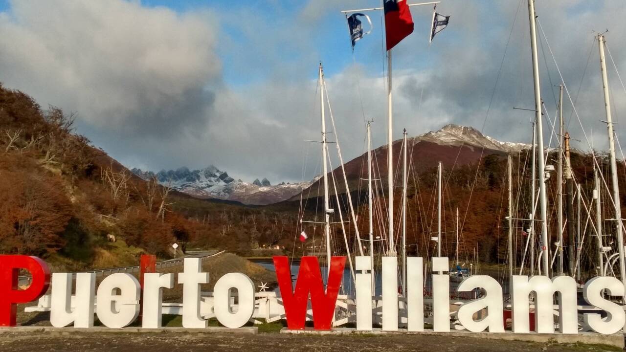 Am Hafen von Puerto Williams, dem einzigen Ort auf der Insel Navarino. 