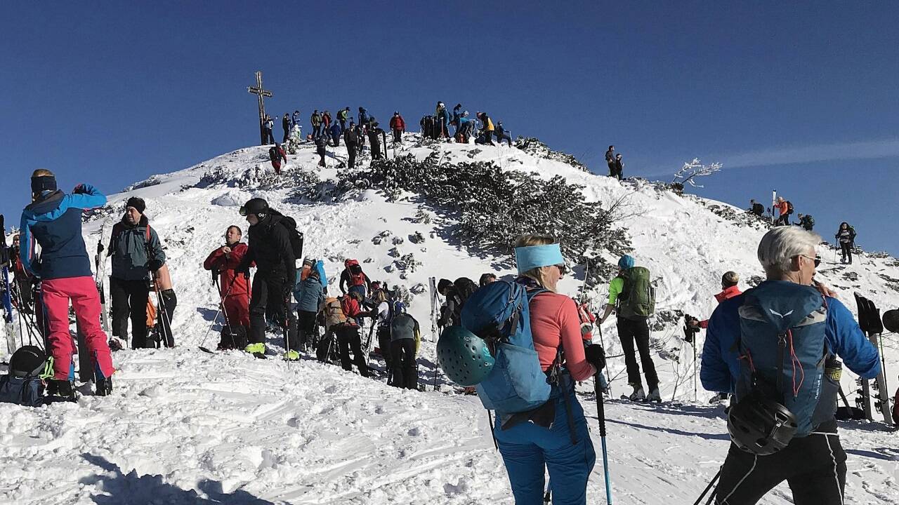 Ansturm von Skitourengehern in Gaißau-Hintersee (hier das Wieserhörndl am 6. Jänner 2020, als die Liftanlagen in jenem Winter nicht in Betrieb waren). 