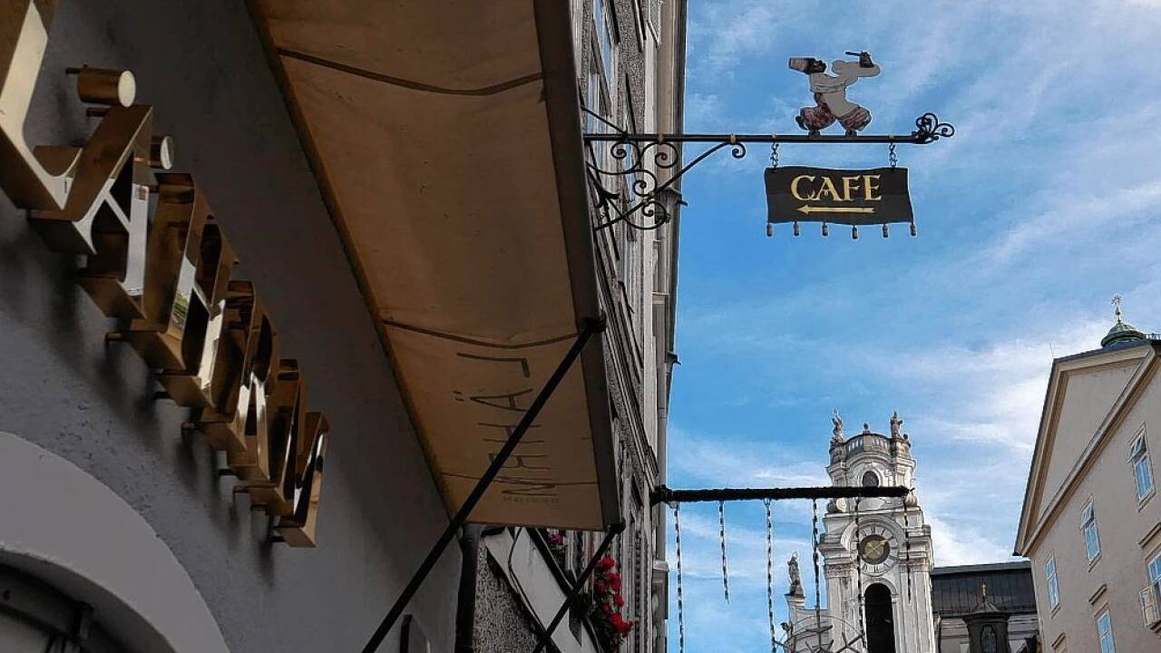 Ein bunter Anblick im Salzburger Straßenbild.  