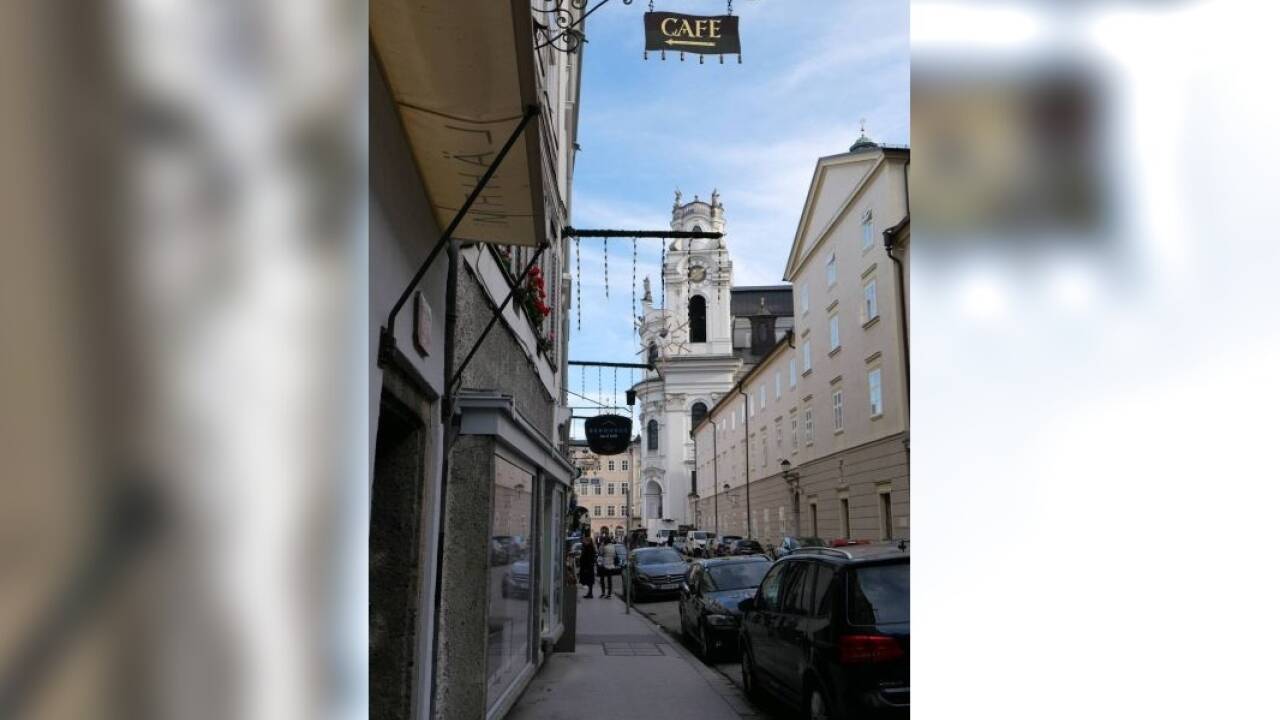 Das Mohrenschild beim Hintereingang des Cafés Getreidegasse. 