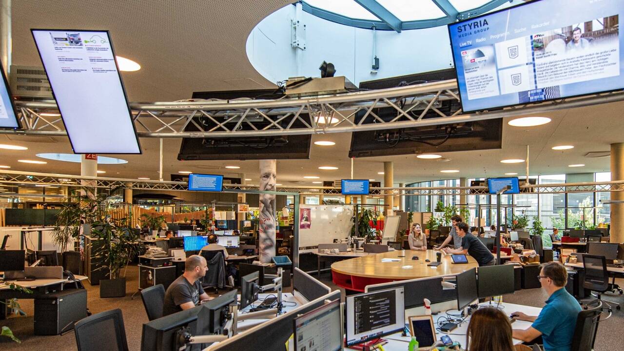 Betroffen sind von den 240 Redaktionsmitgliedern an den Standorten Graz, Klagenfurt und Wien insgesamt sechs Kolleginnen und Kollegen. 