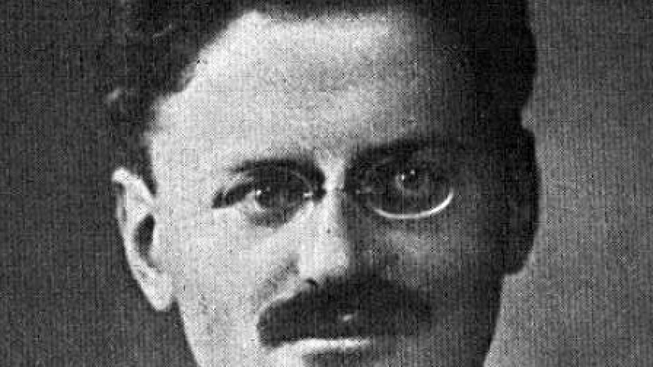 1927: Leo Trotzki, ehemaliger sowjetrussischer Außen- und Kriegskommissar, wird aus dem Zentralkomitee der Kommunistischen Partei ausgeschlossen. 1927: Leo Trotzki, ehemaliger sowjetrussischer Außen- und Kriegskommissar, wird aus dem Zentralkomitee der Kommunistischen Partei ausgeschlossen.