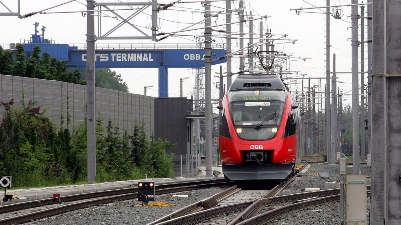 Eine Tariferhöhung ist nicht geplant. Das Land Salzburg nimmt fünf Millionen Euro für den Öffi-Ausbau bzw. einen Fahrplanwechsel in die Hand. 