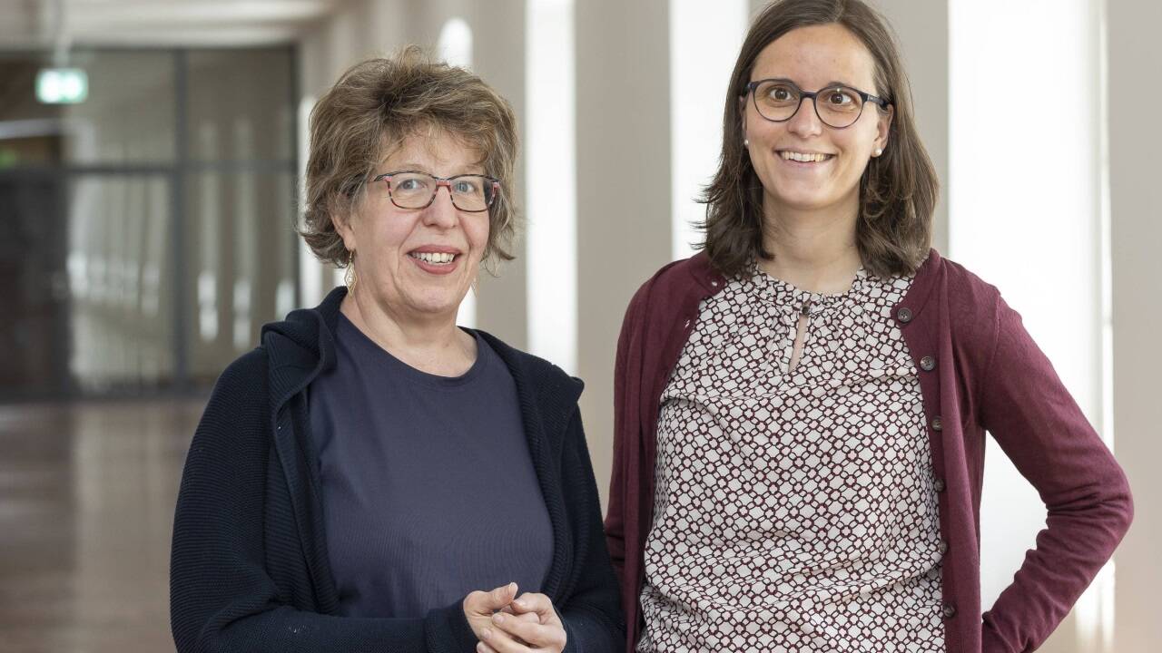 Professorin Angelika Walser (links) und Dissertantin Bernadette Breunig.  