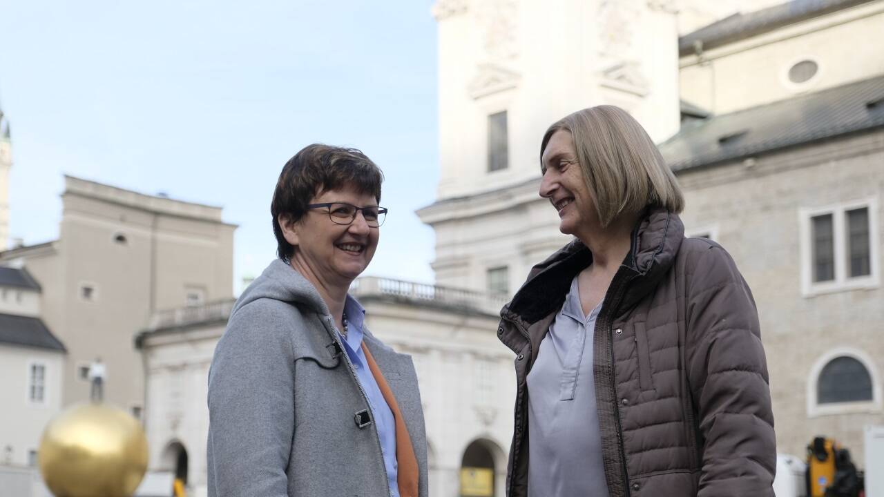 Lucia Greiner, Leiterin des Seelsorgeamts, und Conny Felice, Geschäftsführerin der Hosi. Lucia Greiner, Leiterin des Seelsorgeamts, und Conny Felice, Geschäftsführerin der Hosi.