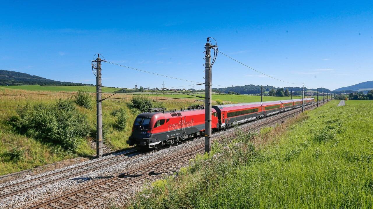 Die bestehende Strecke soll ausgebaut werden, fordern Gegner des großes Tunnelprojekts. Die bestehende Strecke soll ausgebaut werden, fordern Gegner des großes Tunnelprojekts.