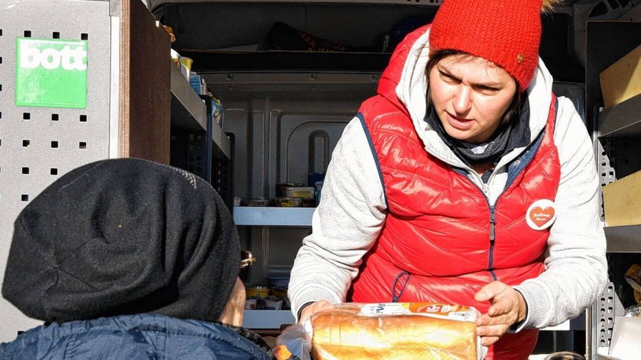 Die Rollenden Herzen sind im ganzen Tennengau unterwegs und verteilen gratis Lebensmittel.  