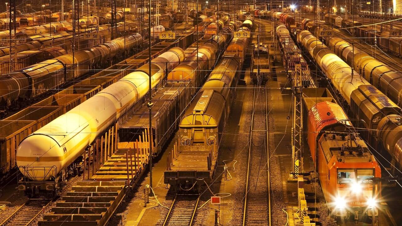 Die massiv gestiegenen Strompreise bringen Güterbahnbetreiber in Finanzierungsnöte, darunter auch die österreichische Rail Cargo Austria (RCA). Die massiv gestiegenen Strompreise bringen Güterbahnbetreiber in Finanzierungsnöte, darunter auch die österreichische Rail Cargo Austria (RCA).