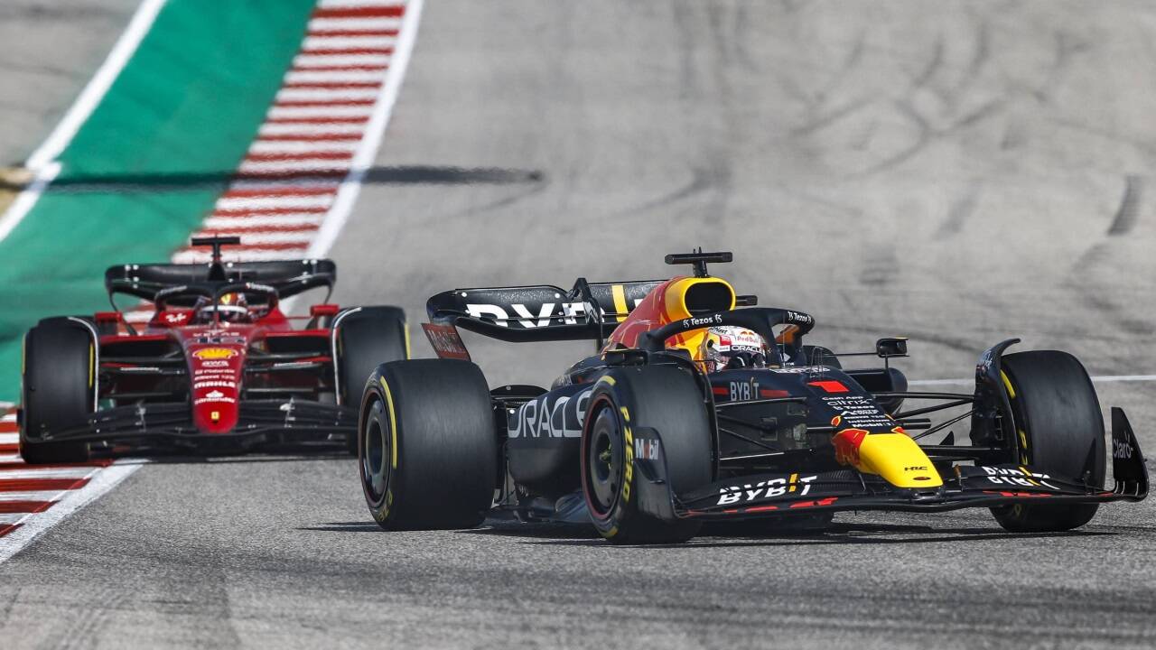 Max Verstappen (rechts) dominierte, Charles Leclerc haderte. 