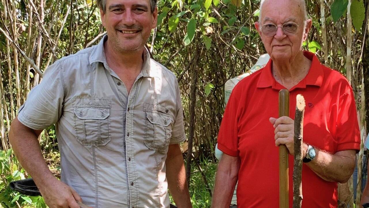 1991 begann Michael Schnitzler Spenden zu sammeln, um in Costa Rica einen der artenreichsten Urwälder Mittelamerikas vor der Zerstörung zu retten. Nun zieht sich Schnitzler 78-jährig als Vereins-Obmann zurück . Aus gesundheitlichen Gründen hat Schnitzler die Obmannschaft an den Biologen Anton Weissenhofer (l.) von der Universität Wien übergeben.  