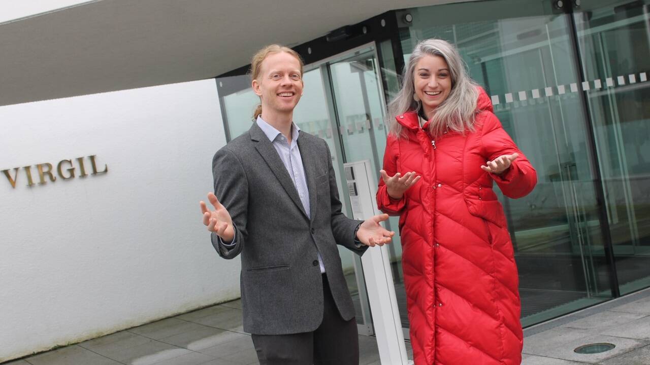 Gunter Graf und Lisa Maria Jindra vom Bildungshaus St. Virgil in Salzburg vernetzen Menschen und Initiativen zum Thema Einsamkeit.  
