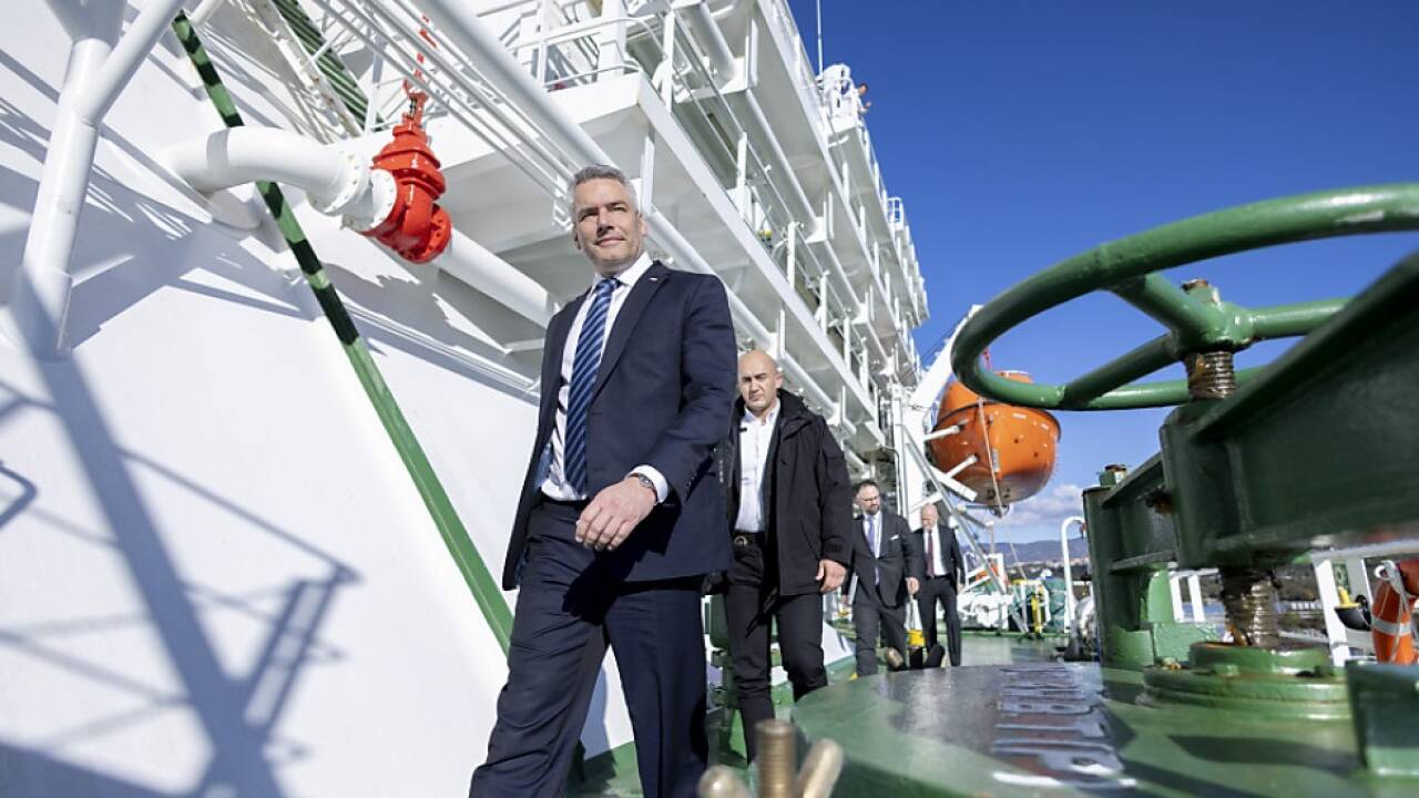 BK Karl Nehammer besichtigte den LNG-Terminal auf Krk 