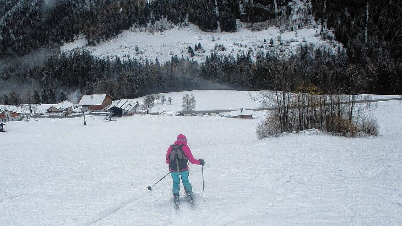 In Gaißau haben Tourengeher bereits die ersten Spuren in den frisch gefallenen Schnee gezogen. In Gaißau haben Tourengeher bereits die ersten Spuren in den frisch gefallenen Schnee gezogen.
