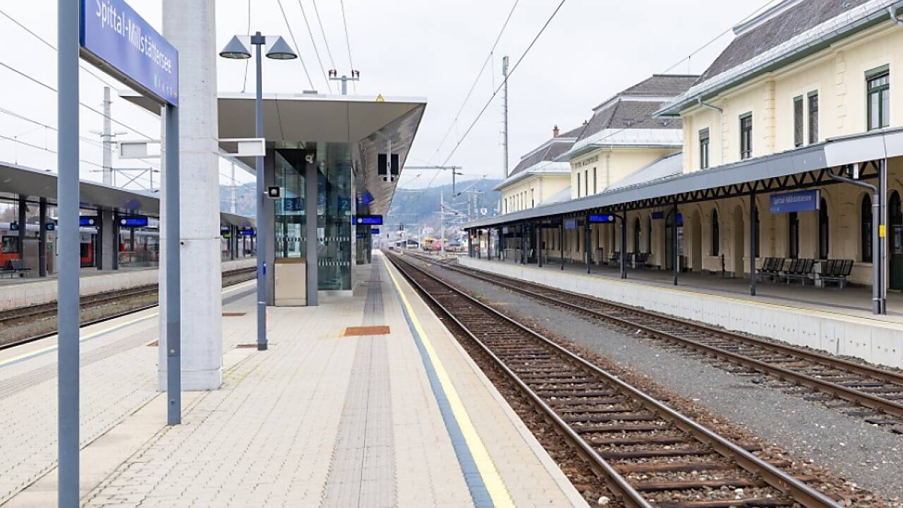 Leere Bahnsteige am Montag 