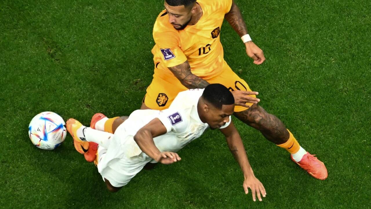 Die Niederlande steigen als Gruppensieger ins Achtelfinale auf. Im Bild: Memphis Depay. 