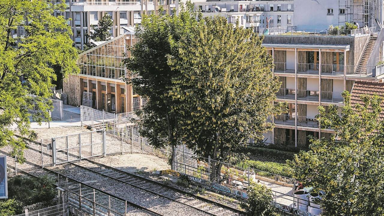 Die Railway Farm in Paris: Sozialwohnungen mit Restaurant und Gewächshaus. 