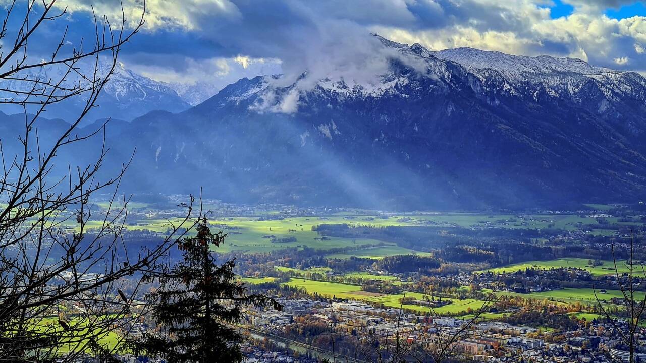 „Wie ein erratischer Block ragt der Untersberg in das flache Land heraus“, beschreibt Historiker Johannes Lang die besondere Topografie des Berges. 