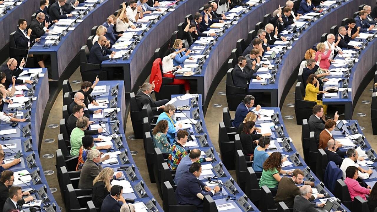 Unruhe unter den Parlamentariern.  