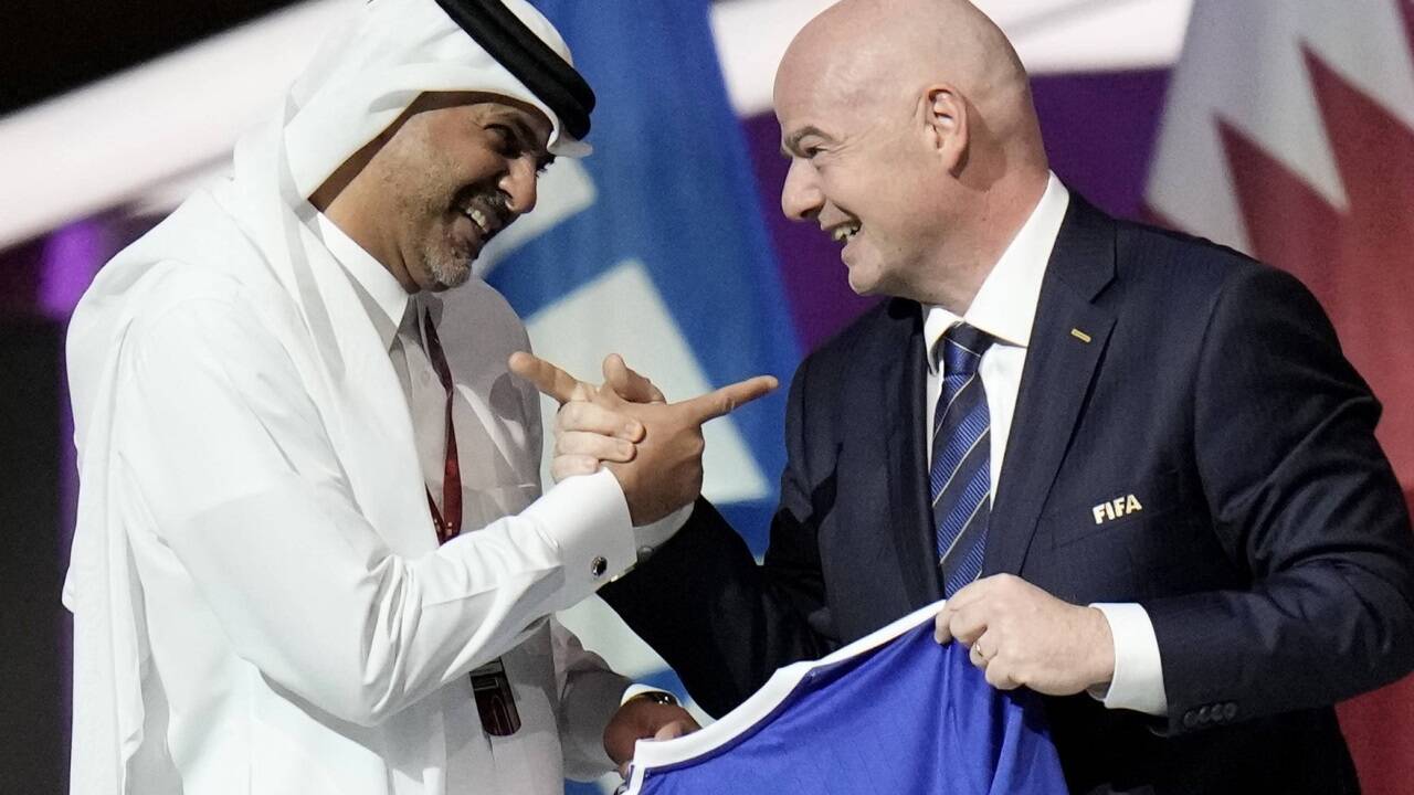 Der Premierminister von Katar, Khalid bin Khalifa bin Abdulaziz Al Thani, im März dieses Jahres mit FIFA-Präsident Gianni Infantino.  