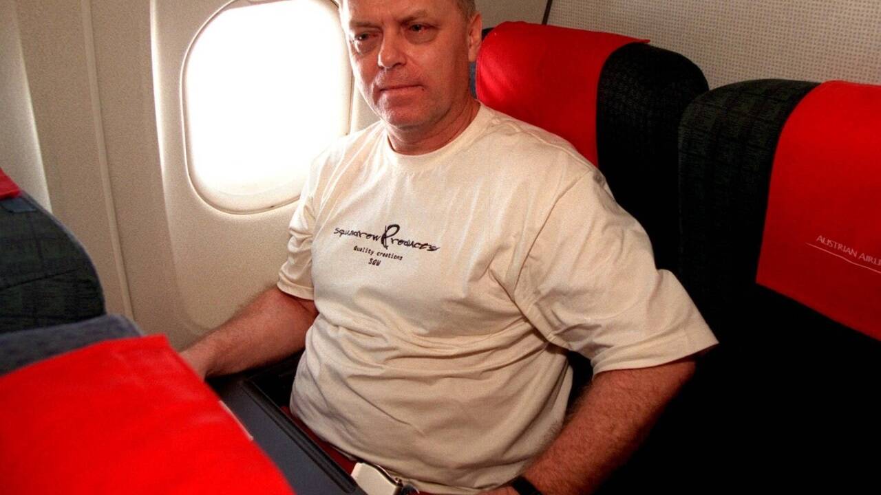 Der einstige freiheitliche Mandatar Peter Rosenstingl bei seinem Auslieferungsflug von Brasilien nach Österreich. Rosenstingl wurde wegen Betrugs und Untreue zu einer Haftstrafe verurteilt.  
