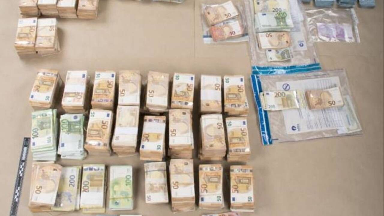 Stapel an Bargeld wurden bei Panzeri gefunden 