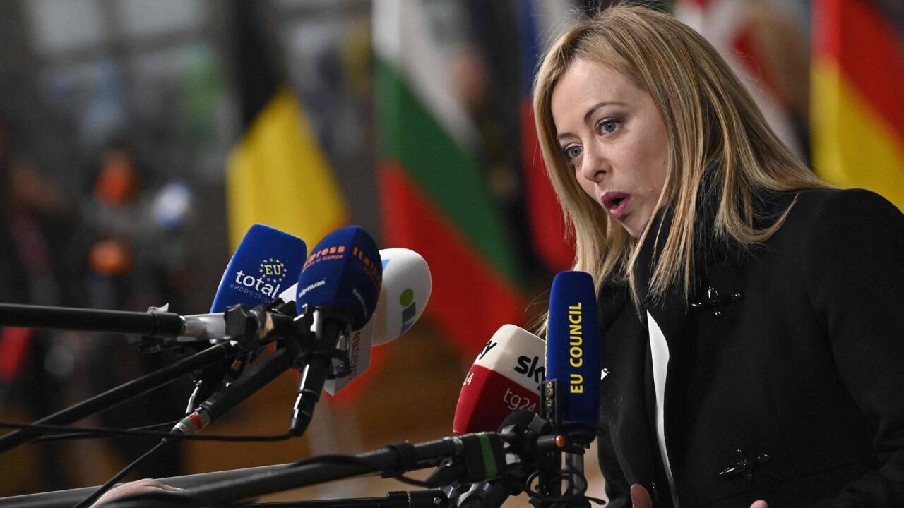 Die Post-Faschistin Georgia Meloni (45) ist seit Oktober italienische Regierungschefin. Nun absolvierte sie ihren ersten EU-Gipfel in Brüssel. Die Post-Faschistin Georgia Meloni (45) ist seit Oktober italienische Regierungschefin. Nun absolvierte sie ihren ersten EU-Gipfel in Brüssel.