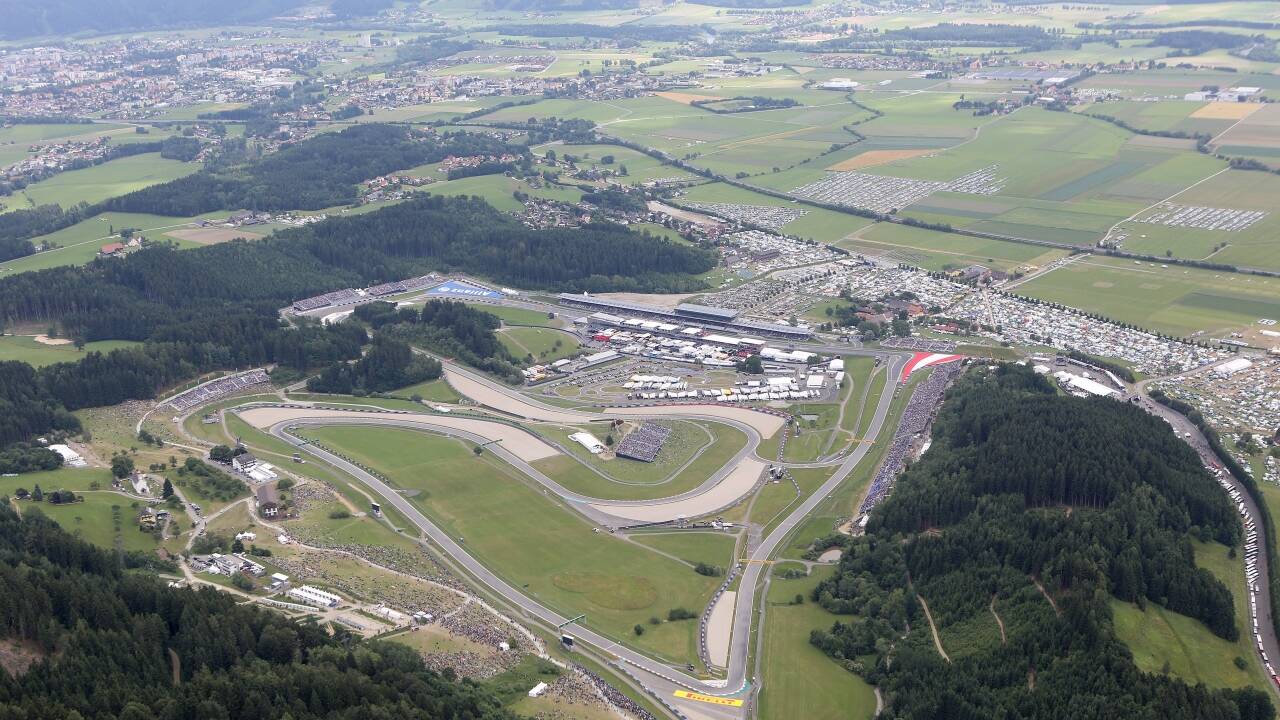 Auf dem Red-Bull-Ring könnte die alte Westschleife (hier mit Pfeilen markiert) reaktiviert werden. 