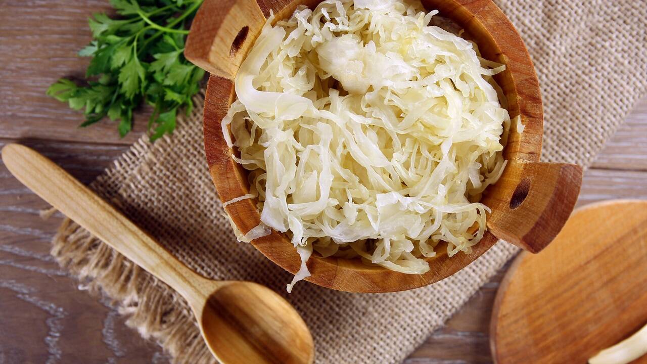 Kraut ist ein regionales Gemüse, sehr gesund und lässt sich über die Fermentation konservieren, so beispielsweise im Sauerkraut. 