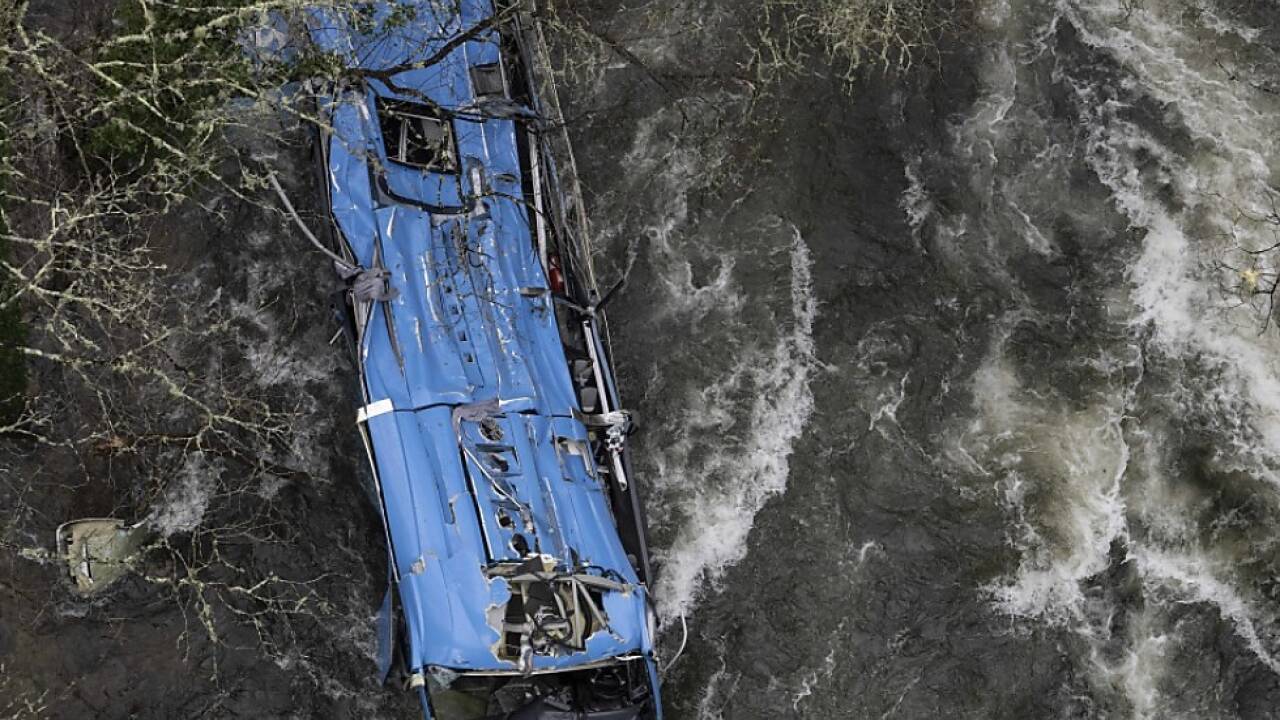 Bus stürzte in den Fluss Lerez 