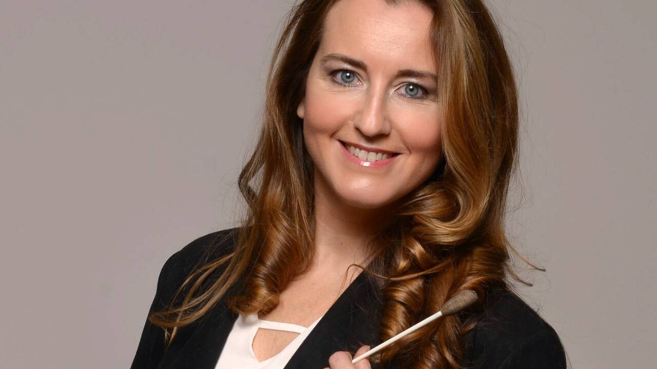  Dirigentin Silvia Spinnato leitet in Salzburg ein reines Frauenorchester.  
