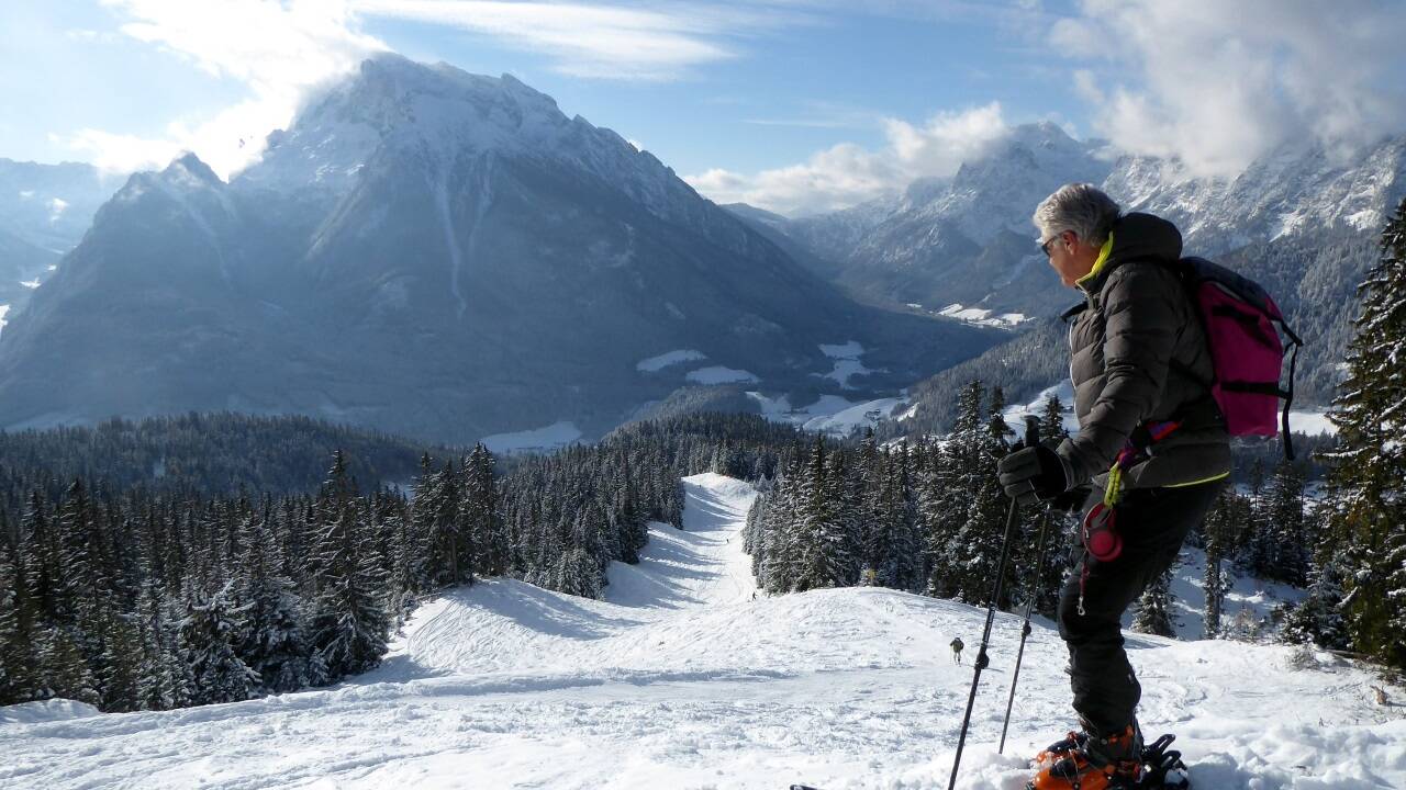 Ob mit oder ohne Schnee, das Hochschwarzeck oder der Tote Mann sind ganz wunderbare Ausflugsziele und garantieren einen guten Rutsch ins neue Jahr. Ob mit oder ohne Schnee, das Hochschwarzeck oder der Tote Mann sind ganz wunderbare Ausflugsziele und garantieren einen guten Rutsch ins neue Jahr.