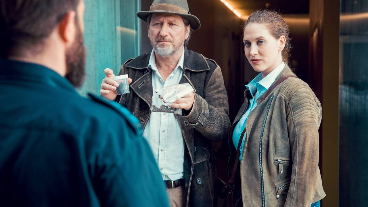 Deutsch-österreichisches Ermittlerduo: Hubert Mur (Michael Fitz) und Irene Russmeyer (Fanny Krausz). 