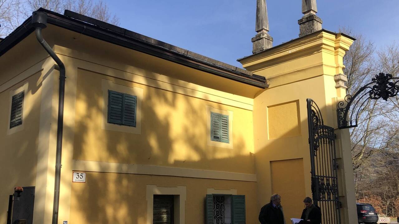 Das Tierwärterhaus am Eingang zum Schloss Hellbrunn.  