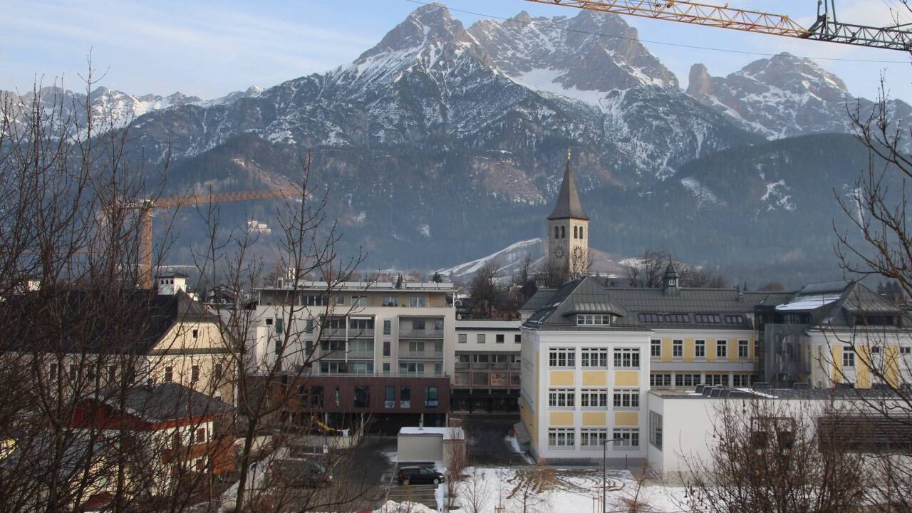 Die Grünen wollen rasch mehr Module auf den Dächern von Saalfelden sehen. 