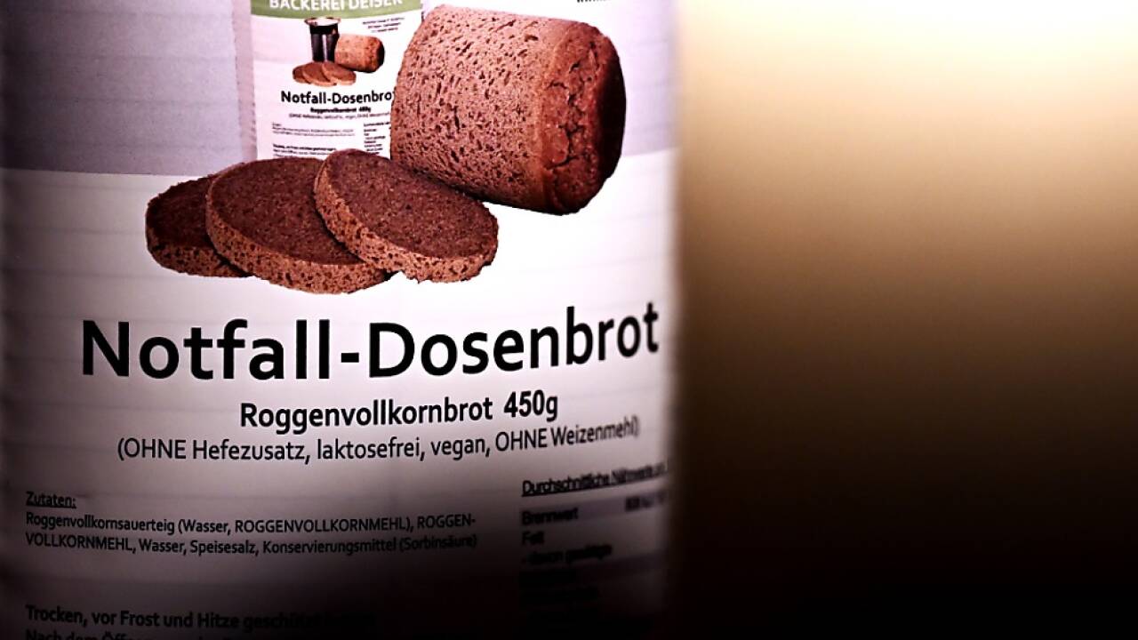 Essen, Wasser, Batterien, Geld - in Österreich wird vorgesorgt 