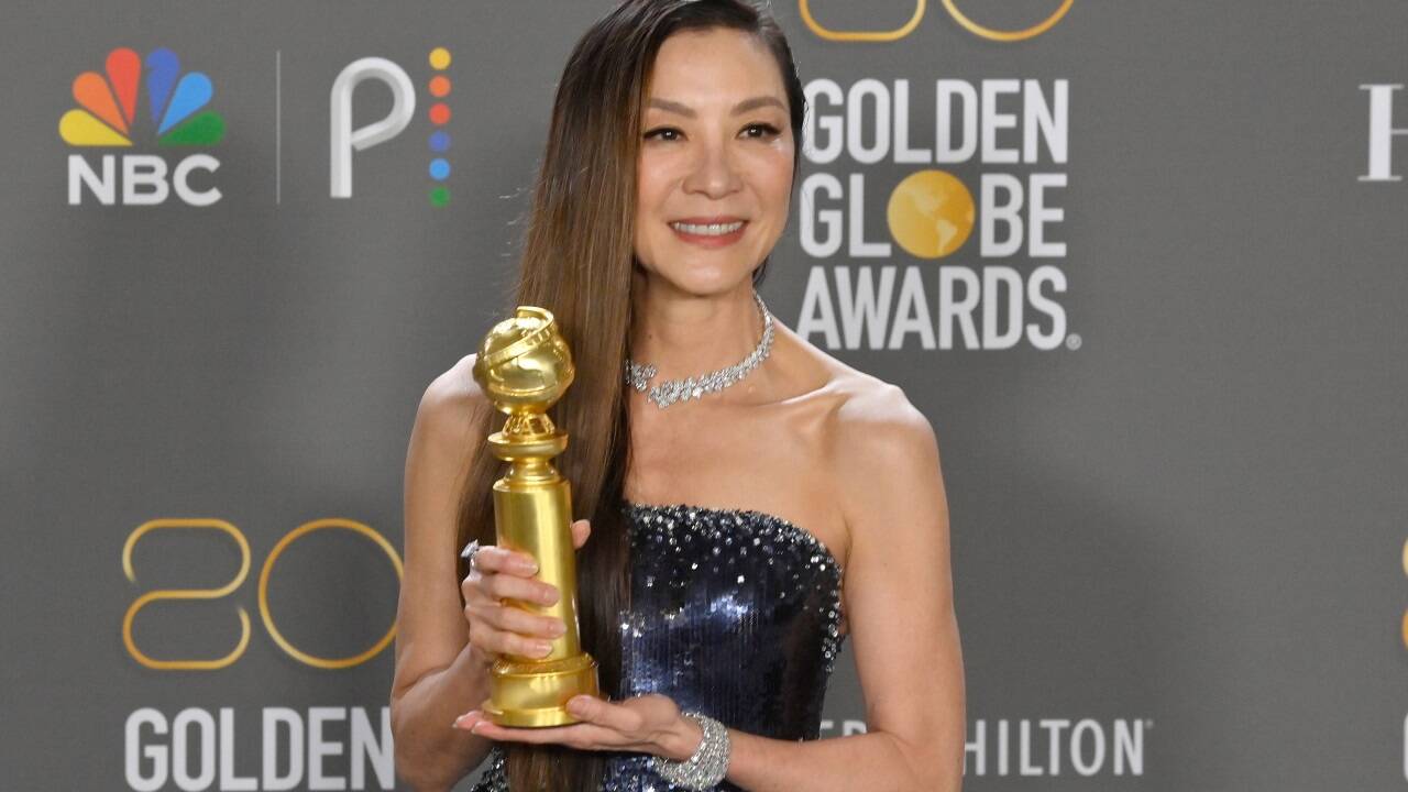 Michelle Yeoh wurde als beste Hauptdarstellerin in der Komödie „Everything Everywhere All at Once“ ausgezeichnet. 