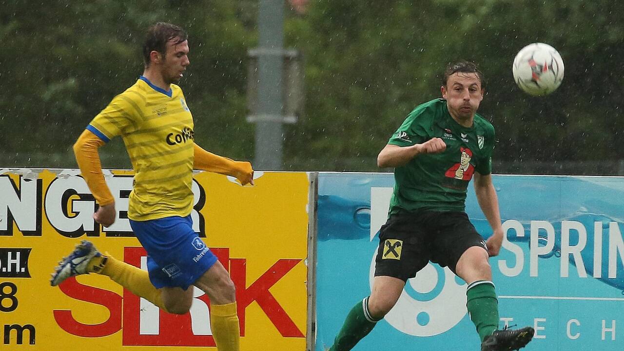Nach zweieinhalb Jahren Pause kehrt Alexander Scherzer (r.) auf den Fußballplatz zurück: Der Ex-Grünauer wurde von Hallein unter Vertrag genommen.  