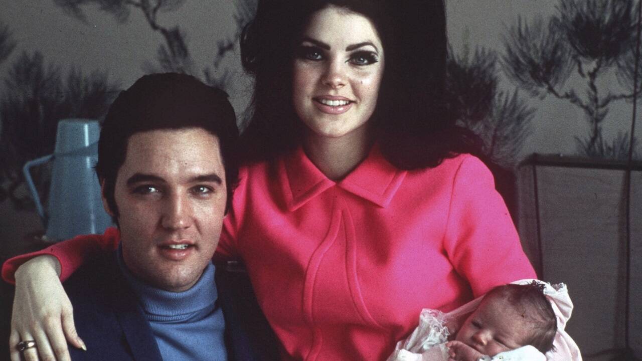 Elvis, Priscilla und Lisa Marie Presley am 5. Februar 1968 in Memphis, Tennessee. 