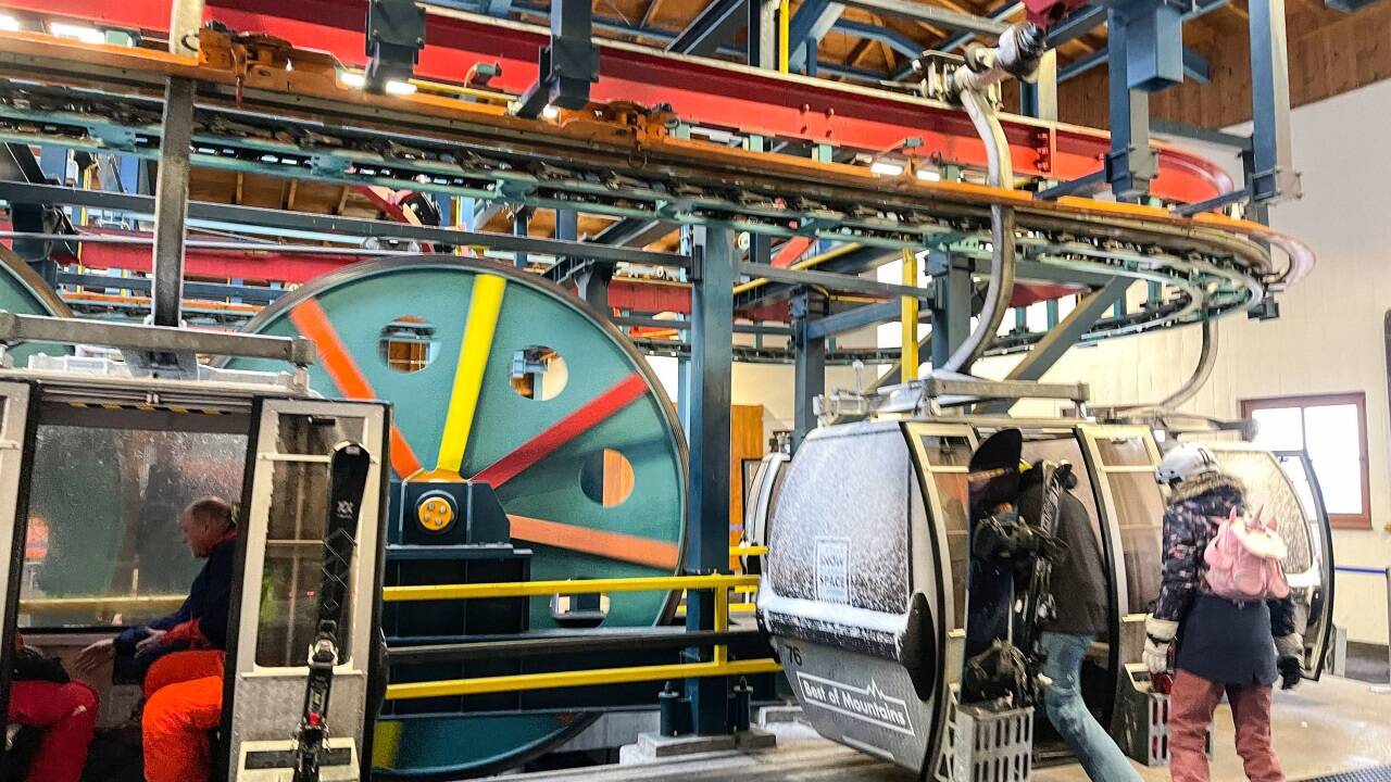 Zwei Stunden und 17 Minuten nach der Abfahrt in Wals erfolgte der Einstieg in die Gondelbahn in St. Johann Alpendorf. Zwei Stunden und 17 Minuten nach der Abfahrt in Wals erfolgte der Einstieg in die Gondelbahn in St. Johann Alpendorf.