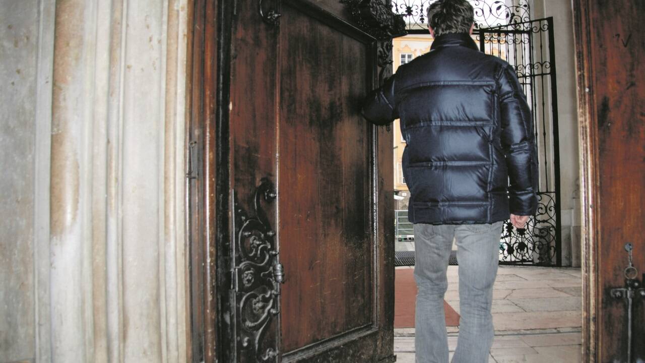 Die Zahl jener, die in der Erzdiözese Salzburg der katholischen Kirche den Rücken kehren, hat im Vorjahr wieder einen Rekordwert erreicht. Die Zahl jener, die in der Erzdiözese Salzburg der katholischen Kirche den Rücken kehren, hat im Vorjahr wieder einen Rekordwert erreicht.