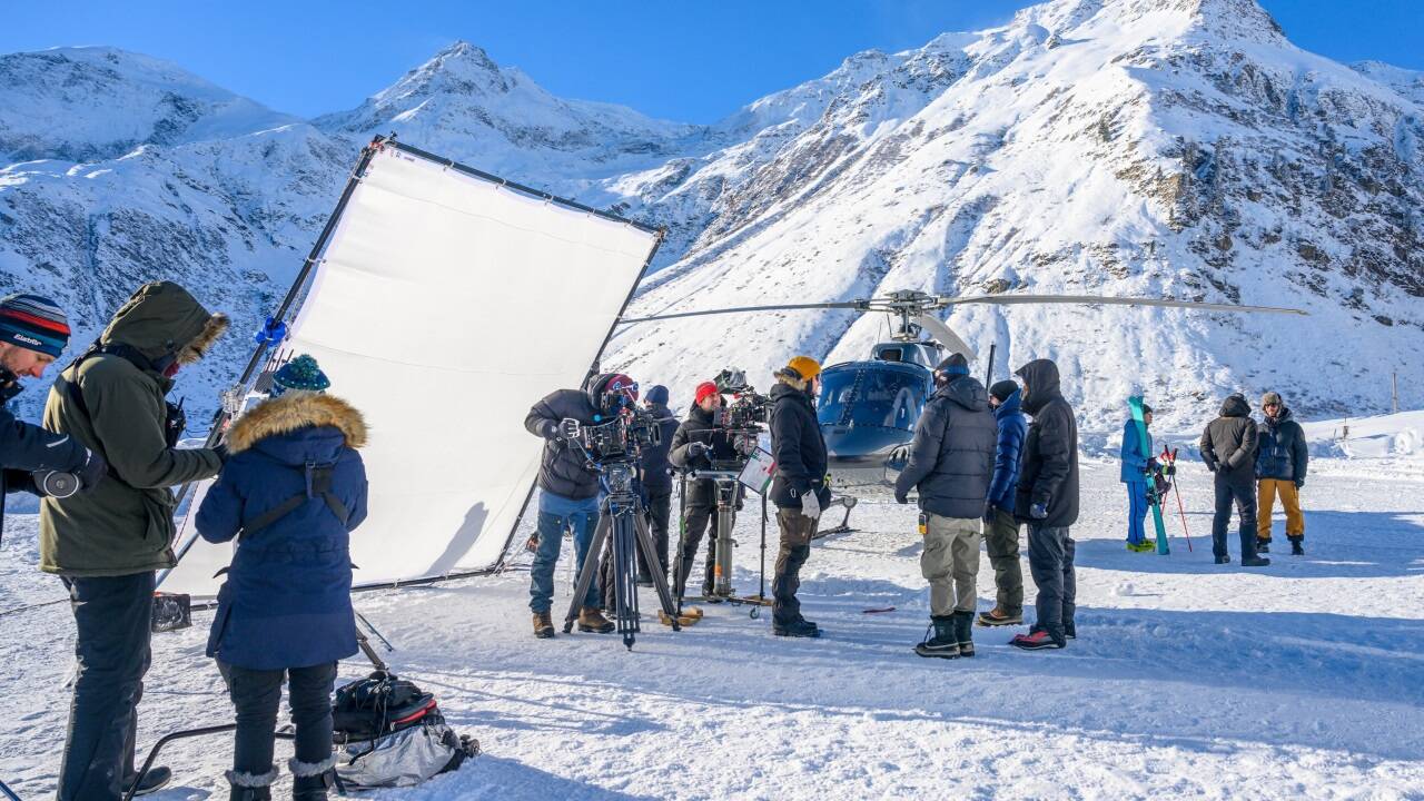 Mit großem Aufwand produziert Superfilm die erste Staffel von School of Champions. Auf authentische Rennszenen wird besonderer Wert gelegt.  