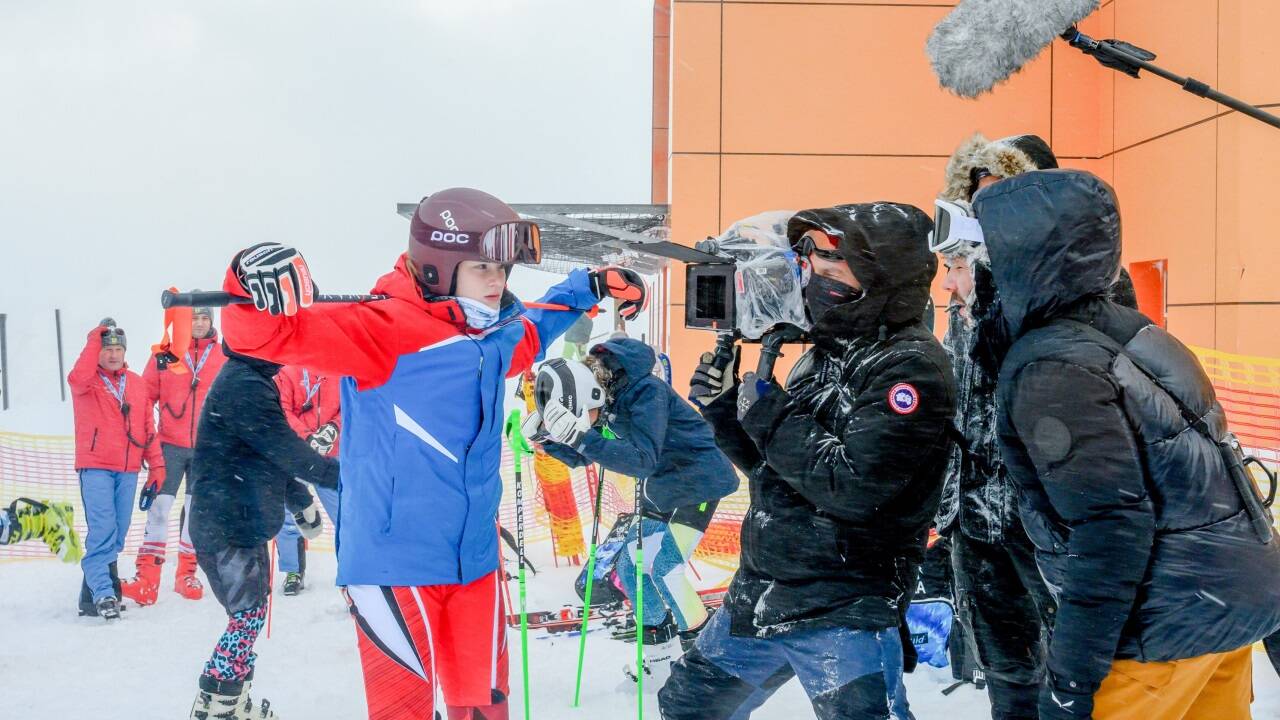 Mit großem Aufwand produziert Superfilm die erste Staffel von School of Champions. Auf authentische Rennszenen wird besonderer Wert gelegt.  