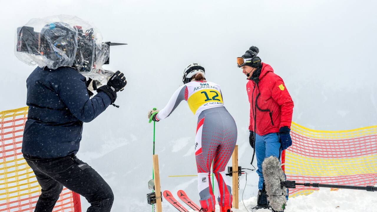 Mit großem Aufwand produziert Superfilm die erste Staffel von School of Champions. Auf authentische Rennszenen wird besonderer Wert gelegt.  