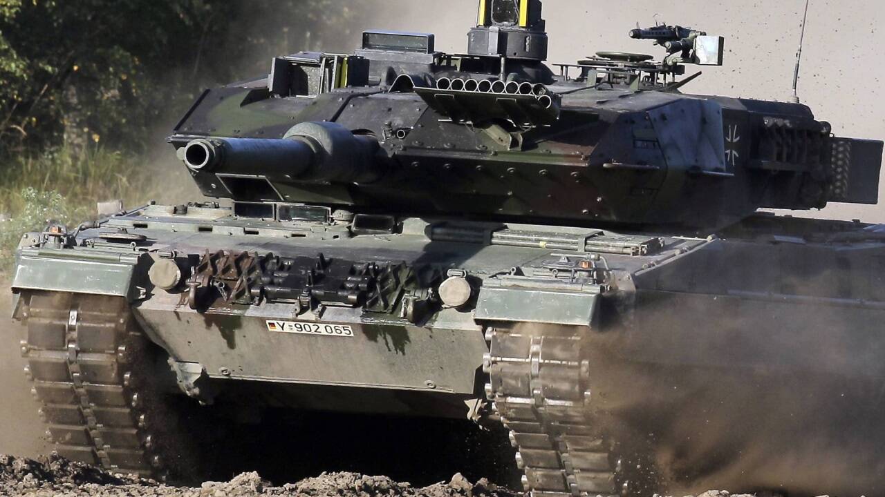 Der Leopard 2 gilt als einer des besten westlichen Kampfpanzer. Er ist mit einer 155mm-Kanone ausgerüstet.  