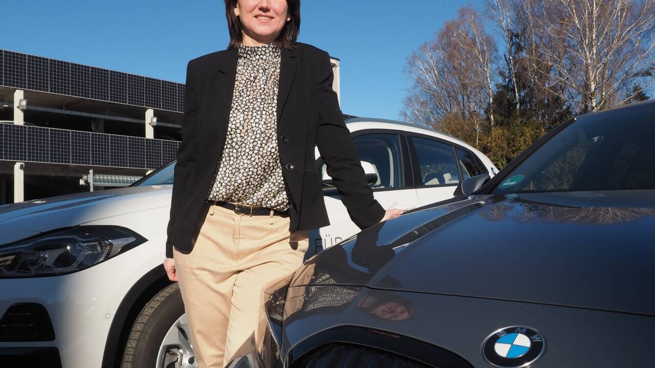Alexandra Haitzmann leitet die Landesberufsschule für Kfz-Technik: „Der Laptop ist mittlerweile das wichtigste Werkzeug.“ Alexandra Haitzmann leitet die Landesberufsschule für Kfz-Technik: „Der Laptop ist mittlerweile das wichtigste Werkzeug.“