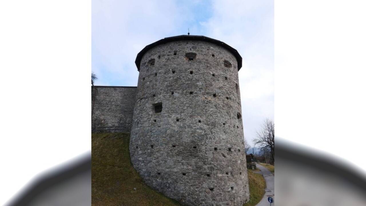 Der Hexenturm in Radstadt ist ein beeindruckendes Bauwerk.  